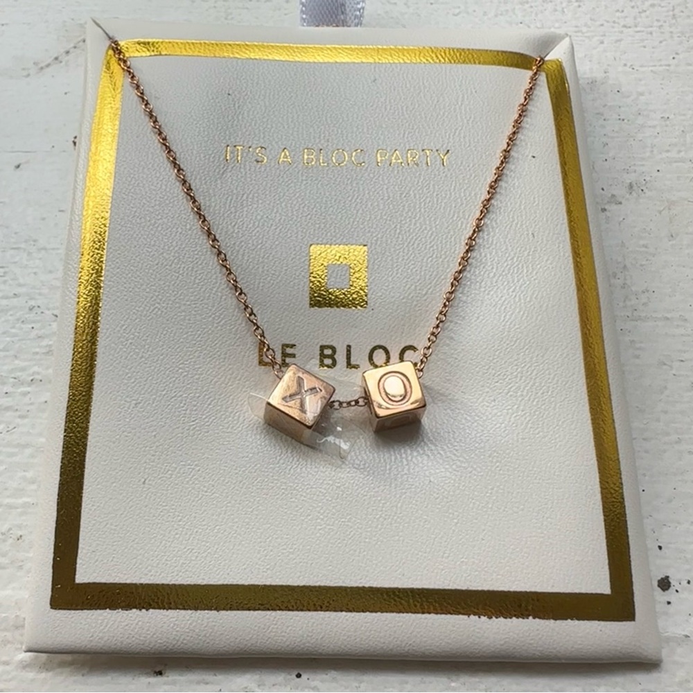 Le Bloc XO necklace